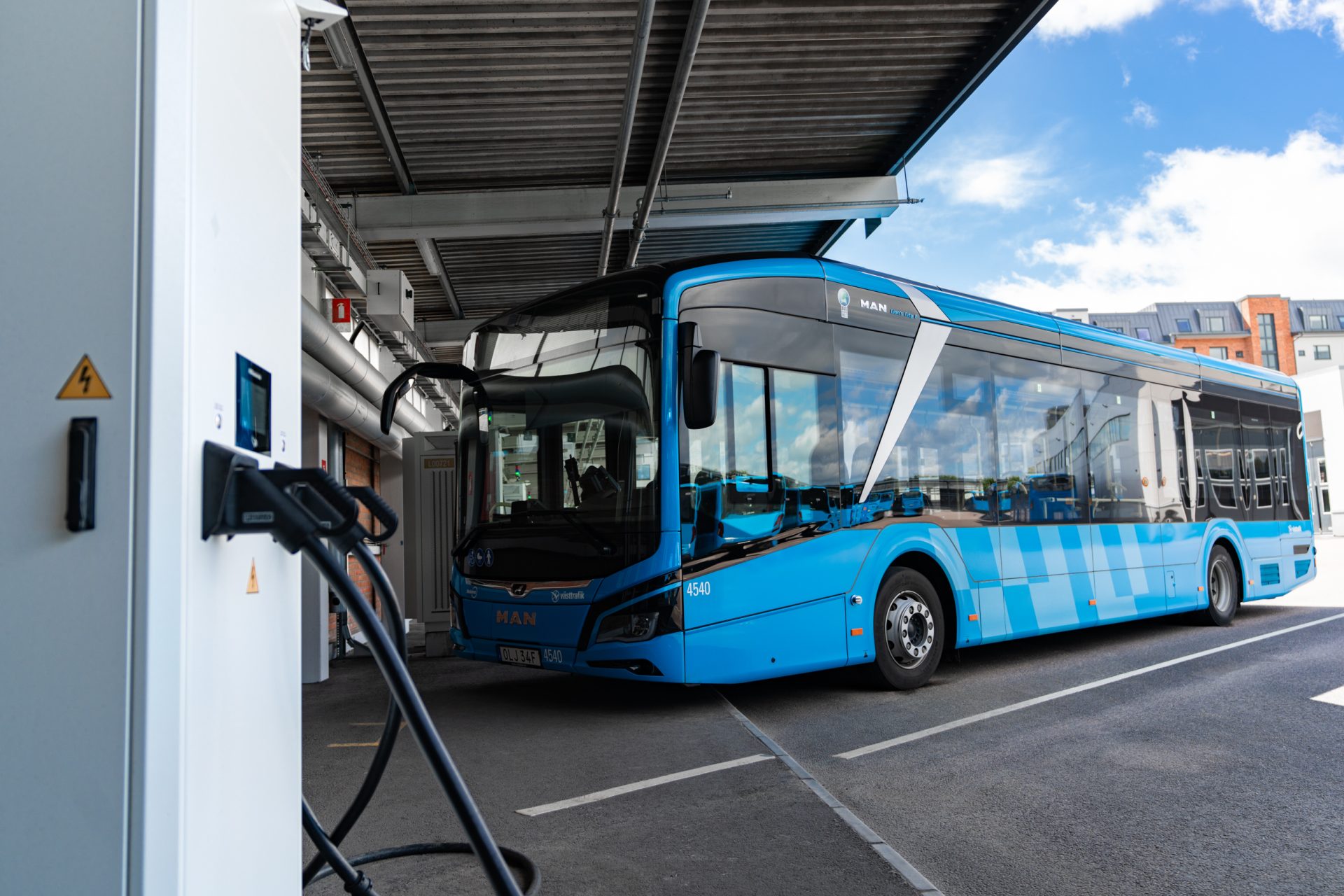 1st Gen Axon Easy charges an electric bus in Trollhatten, Sweden.
