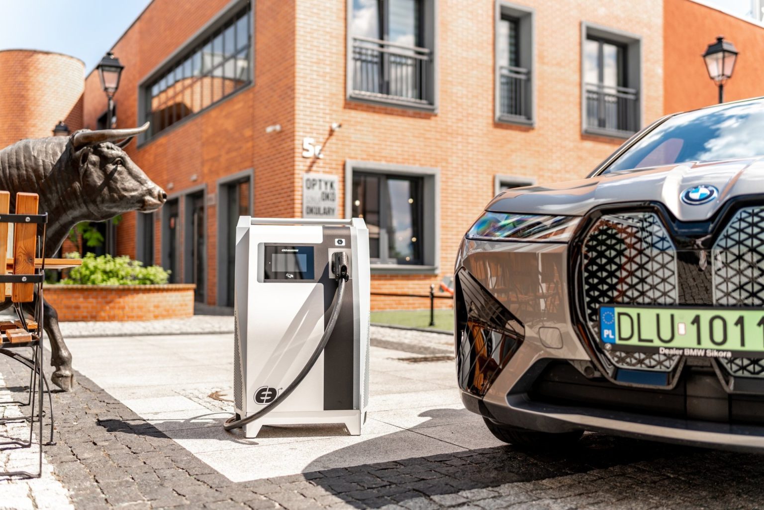Wie Lange Halten Tesla Batterien