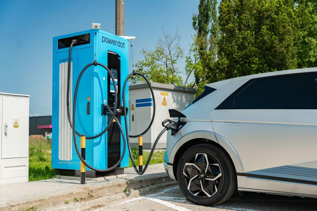 Electric car charging by Ekoenergetyka charger Powerdot